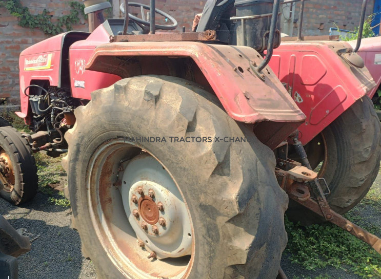 2026 Mahindra YUVO TECH + 585DI-4