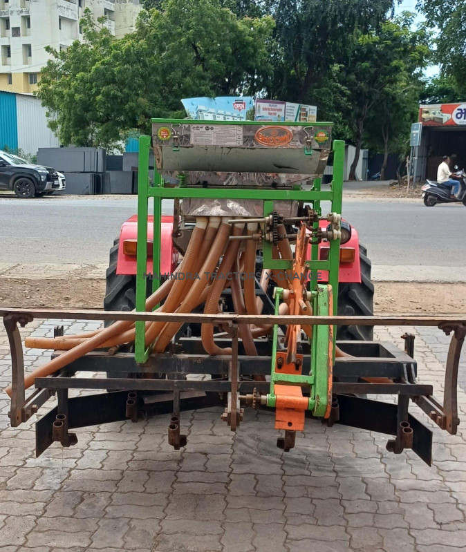 2025 Mahindra 265 Orchard-4