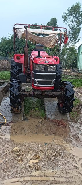 2020 Mahindra YUVO TECH + 585DI-3