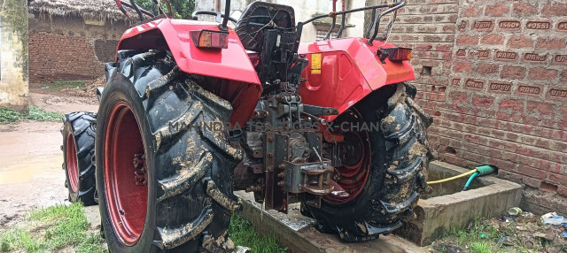 2020 Mahindra YUVO TECH + 585DI-2