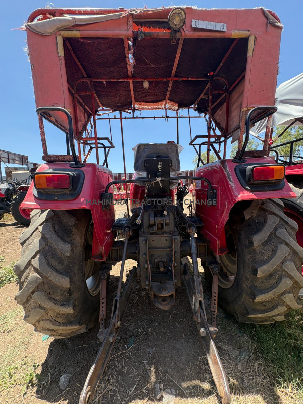 2011 Mahindra 555 ULTRA-4