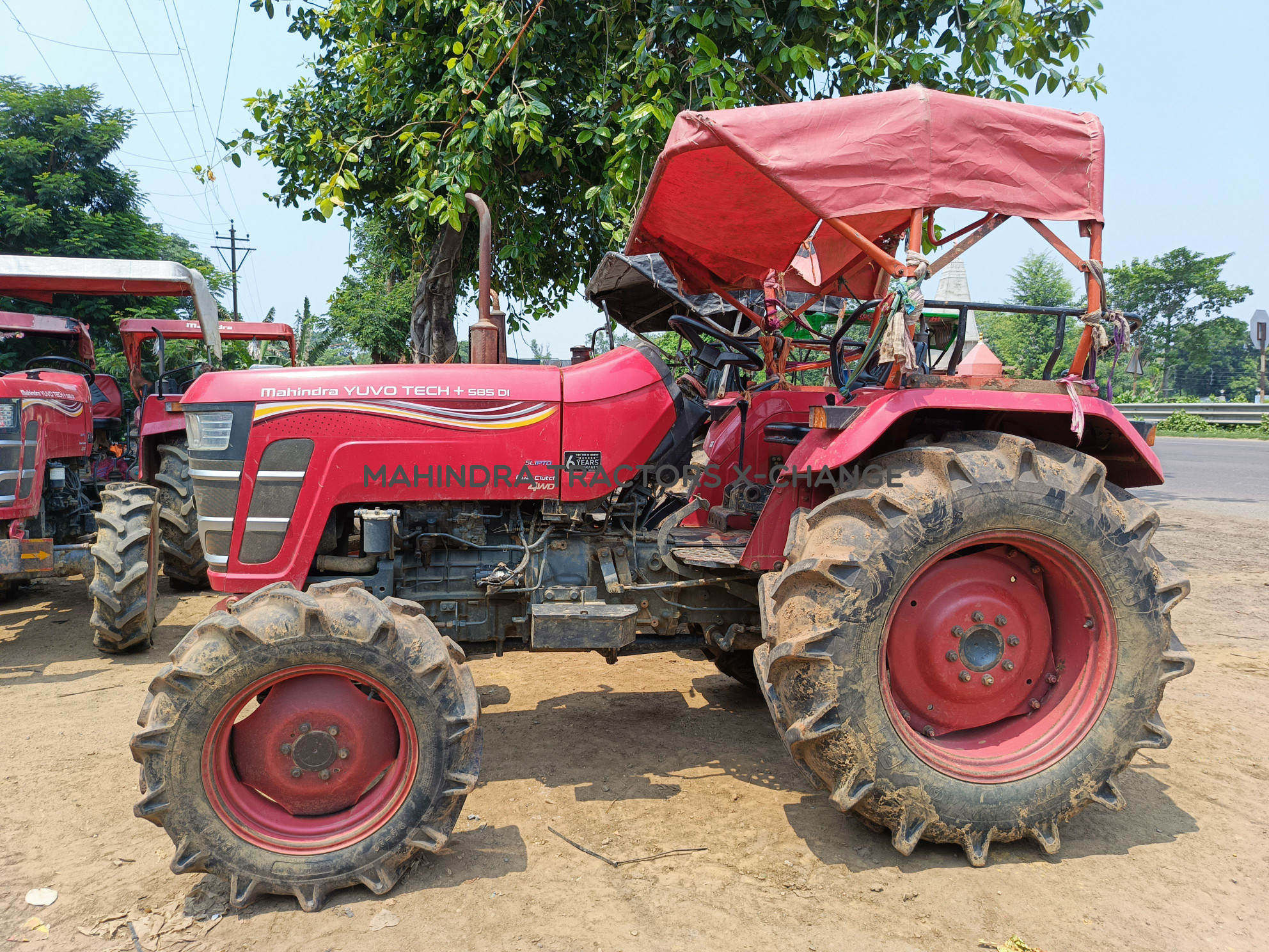 2022 Mahindra YUVO TECH + 585DI-2