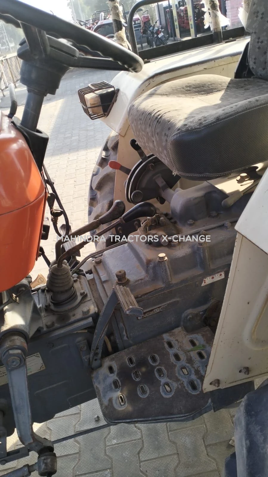 2011 Swaraj 855 FE-6