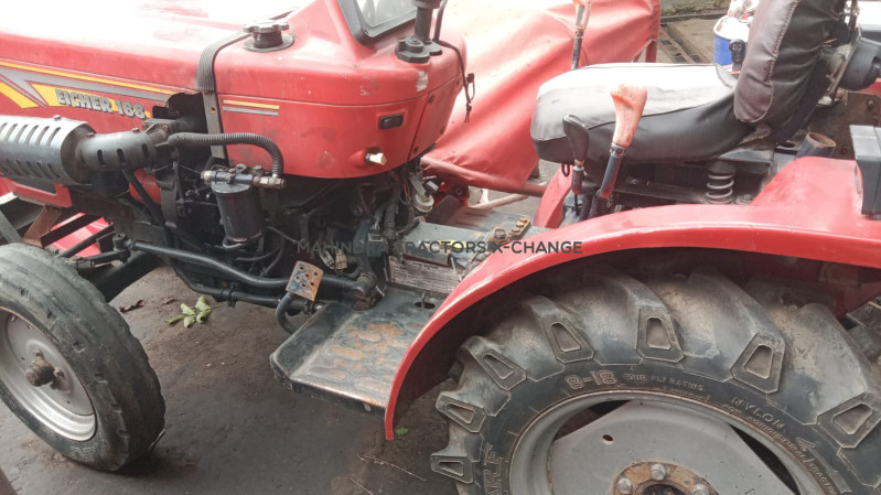 2000 Mahindra 265 DI BP-3