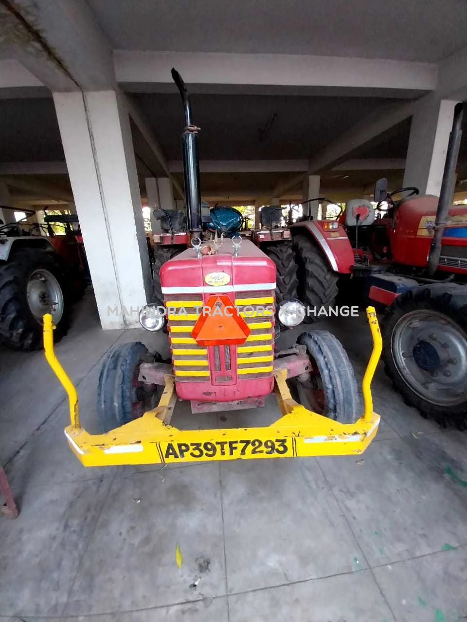 2011 Mahindra 475 DI-1