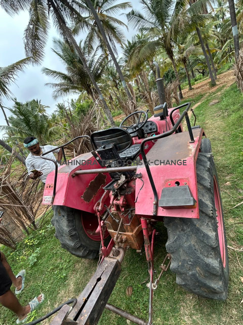 2000 Mahindra 275 DI BP-4
