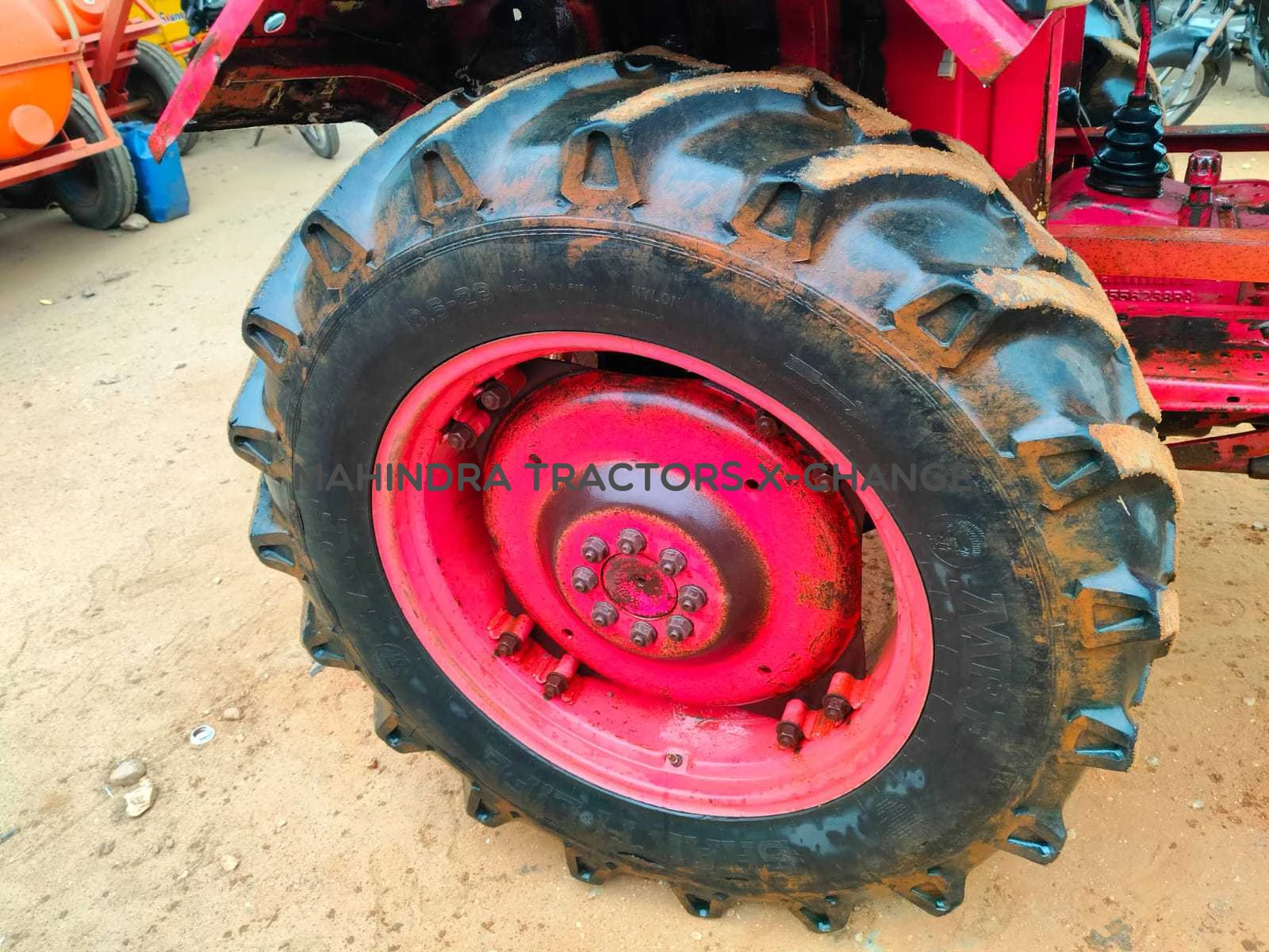 2011 Mahindra 475 DI-6