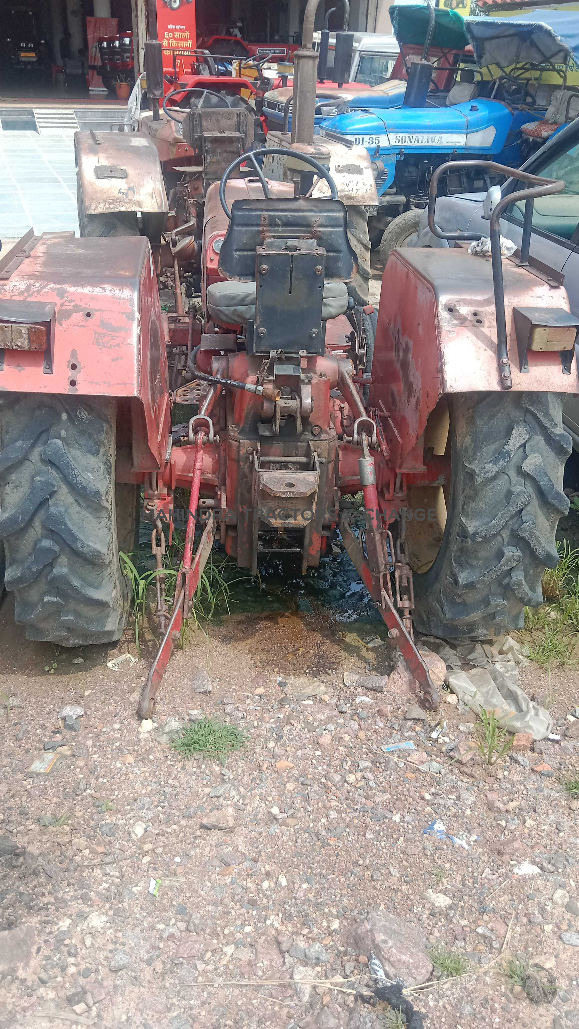 2000 Mahindra 265 DI-4