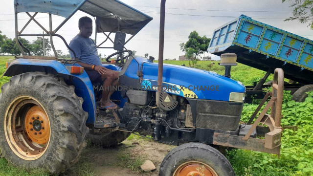 2013 New holland 4710 2WD WITH CANOPY-3