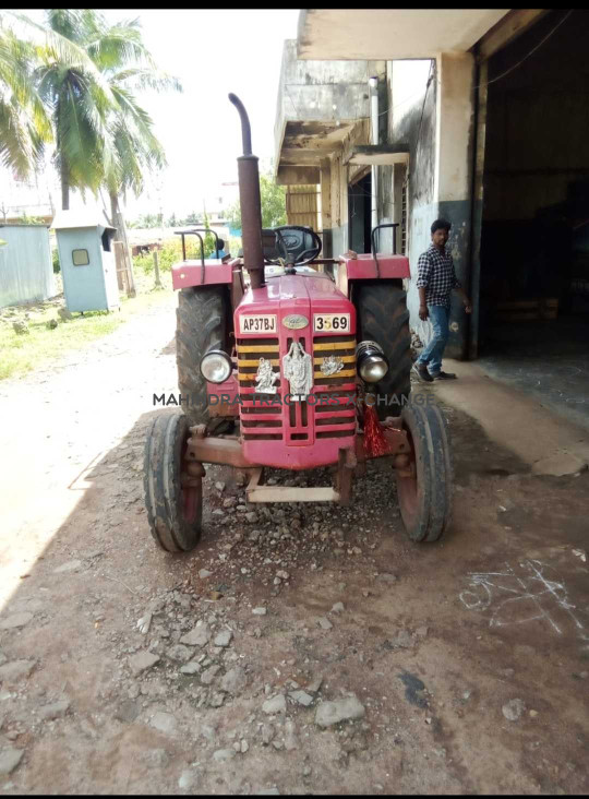 2011 Mahindra 475 DI-1