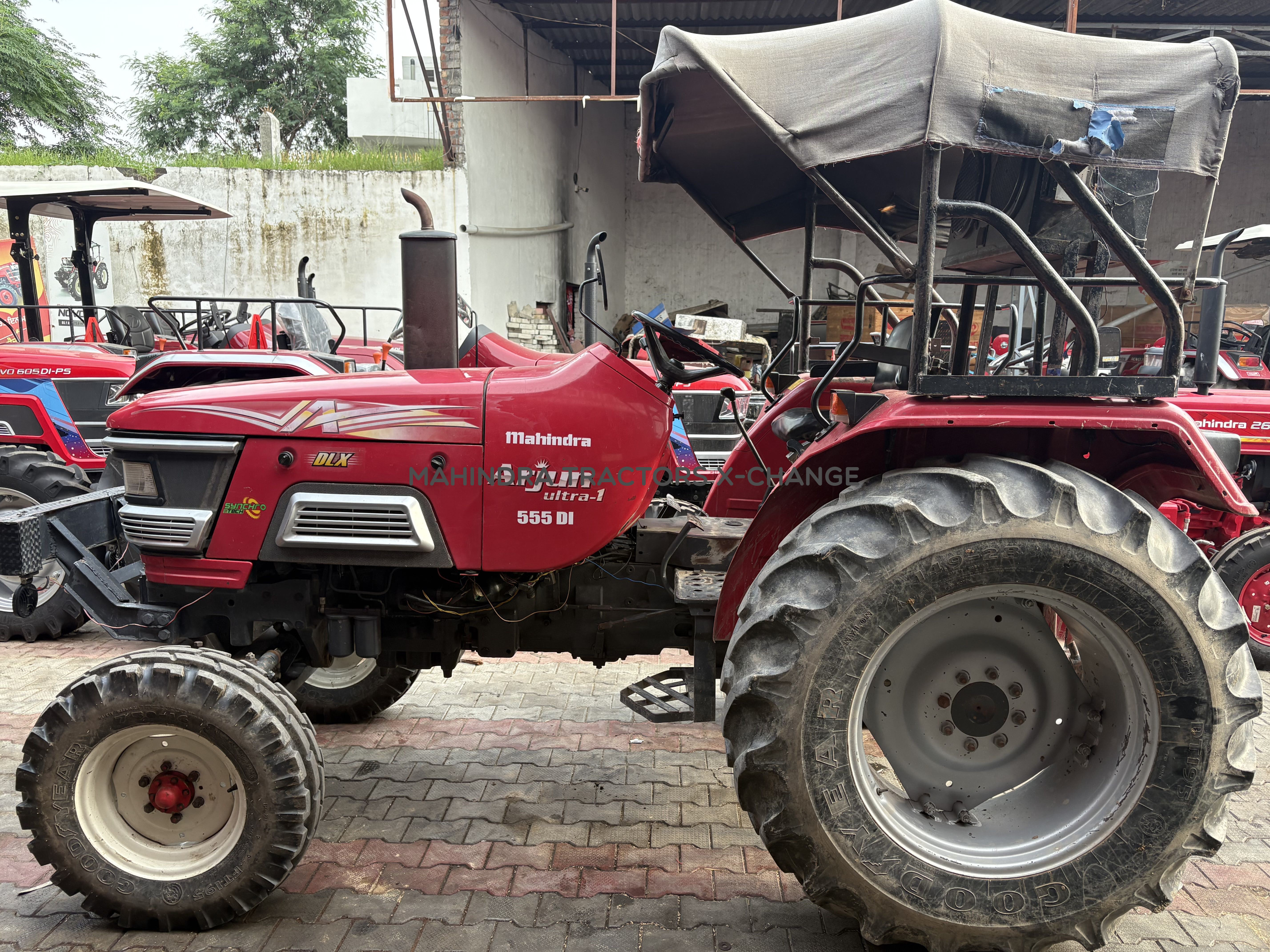 2011 Mahindra Arjun 555 DI-2