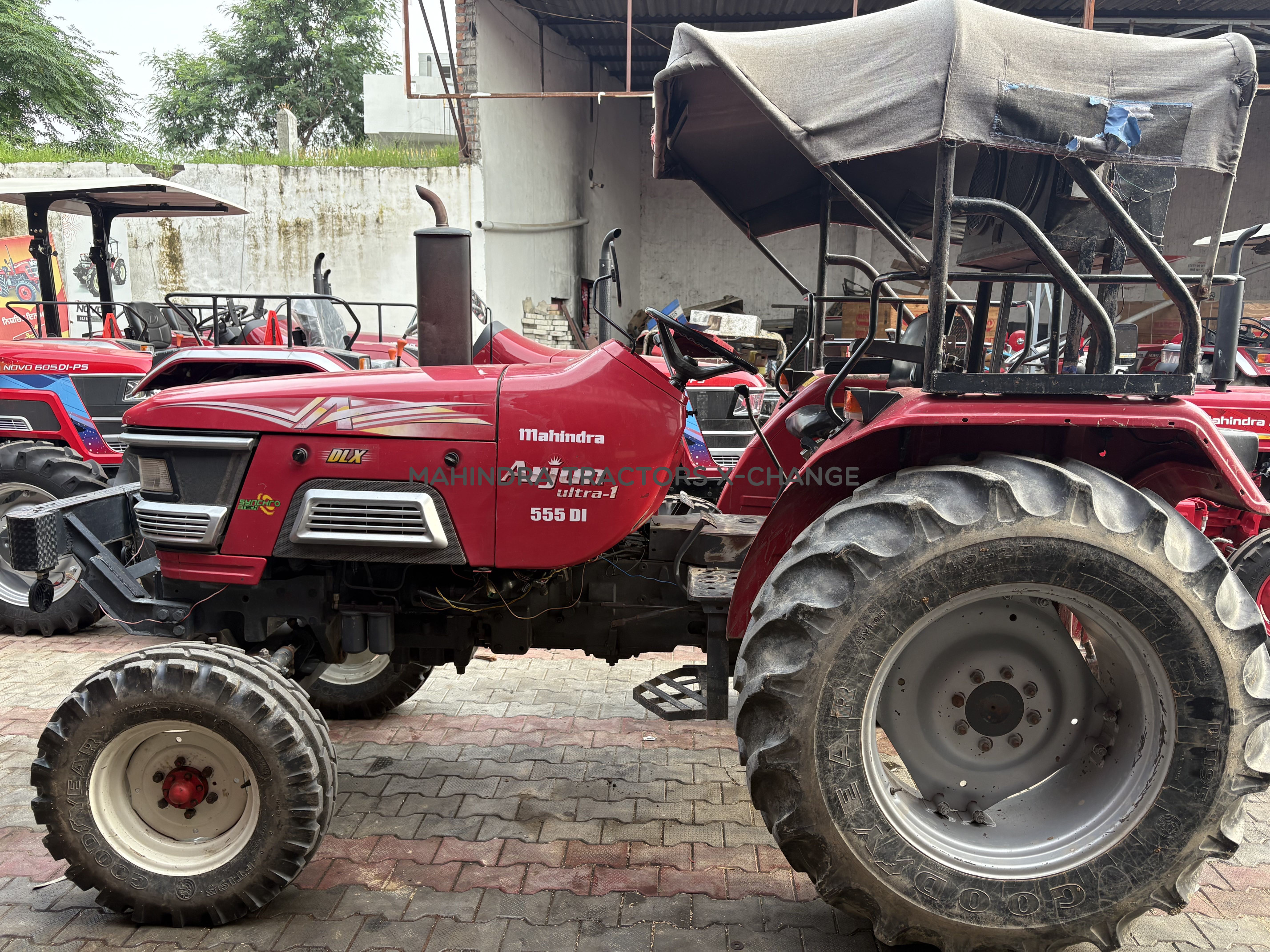 2011 Mahindra Arjun 555 DI-4
