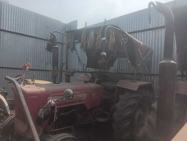 1990 Mahindra 575 DI BP-4