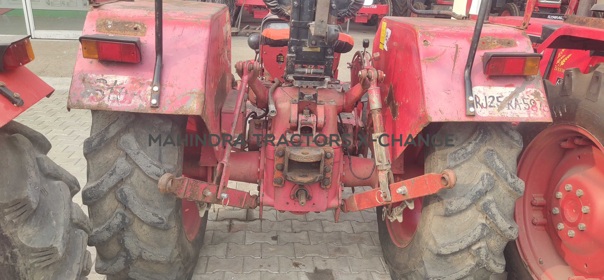 2011 Mahindra 475 DI-4